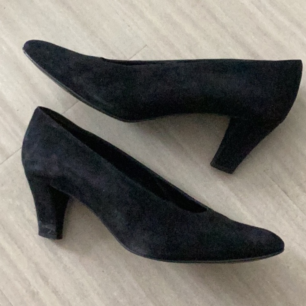 Ann Taylor Black Heels Sleek Minimalist Design